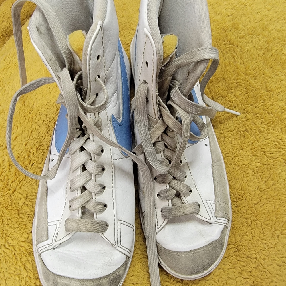 Nike White and Blue Sneakers